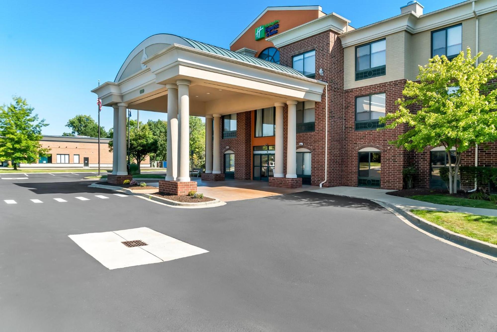 Holiday Inn Express & Suites Detroit - Novi By Ihg Exterior foto
