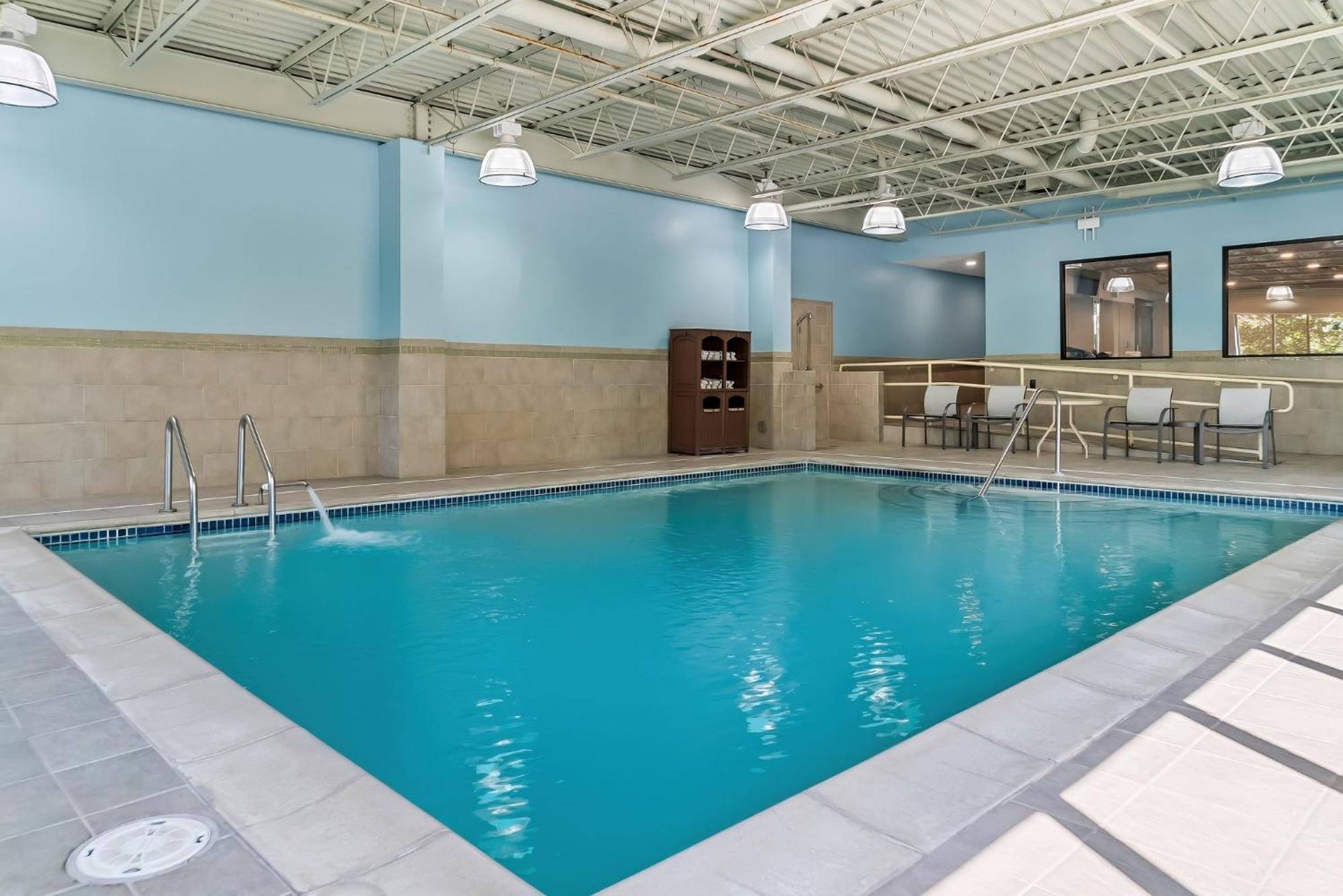 Holiday Inn Express & Suites Detroit - Novi By Ihg Exterior foto
