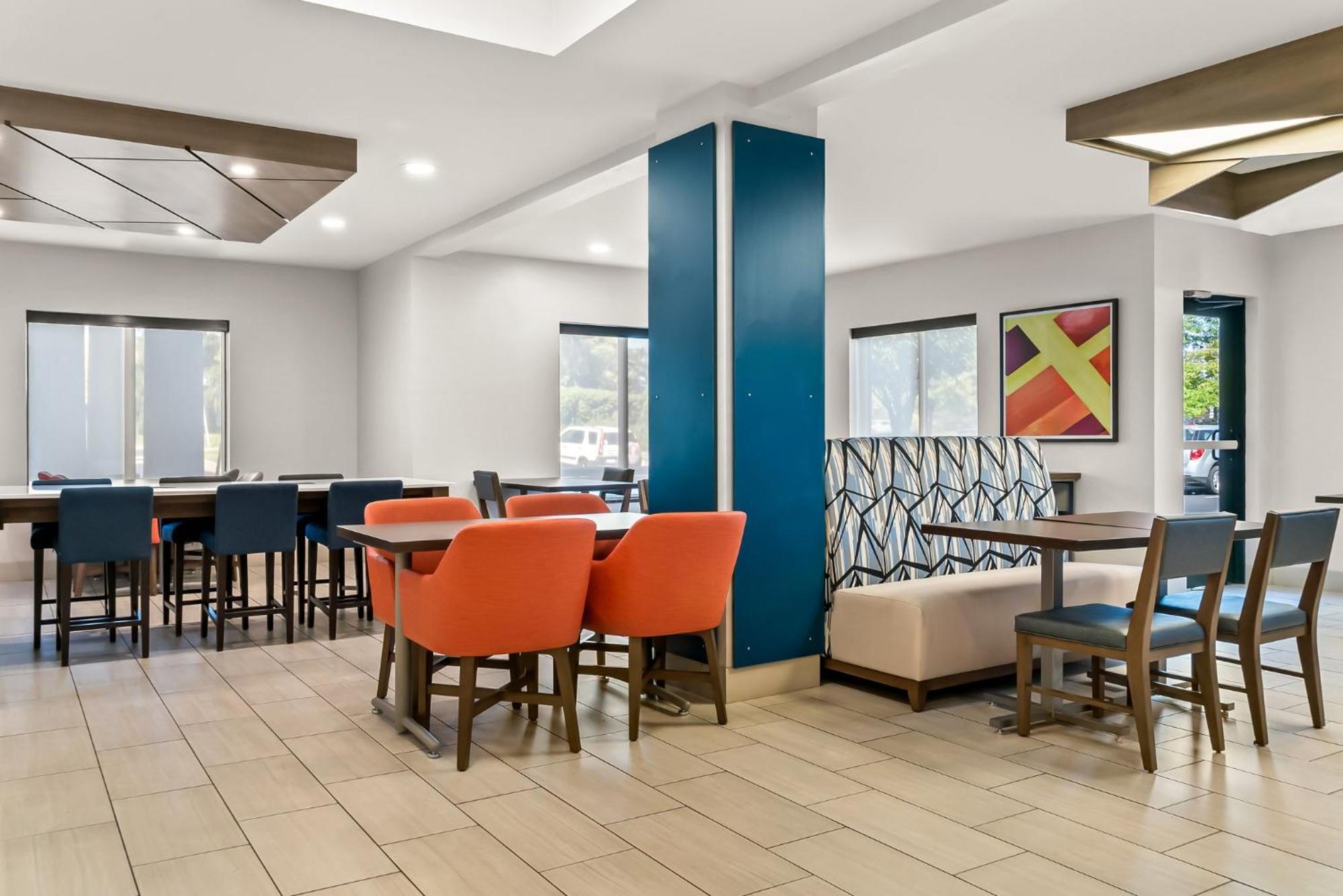 Holiday Inn Express & Suites Detroit - Novi By Ihg Exterior foto