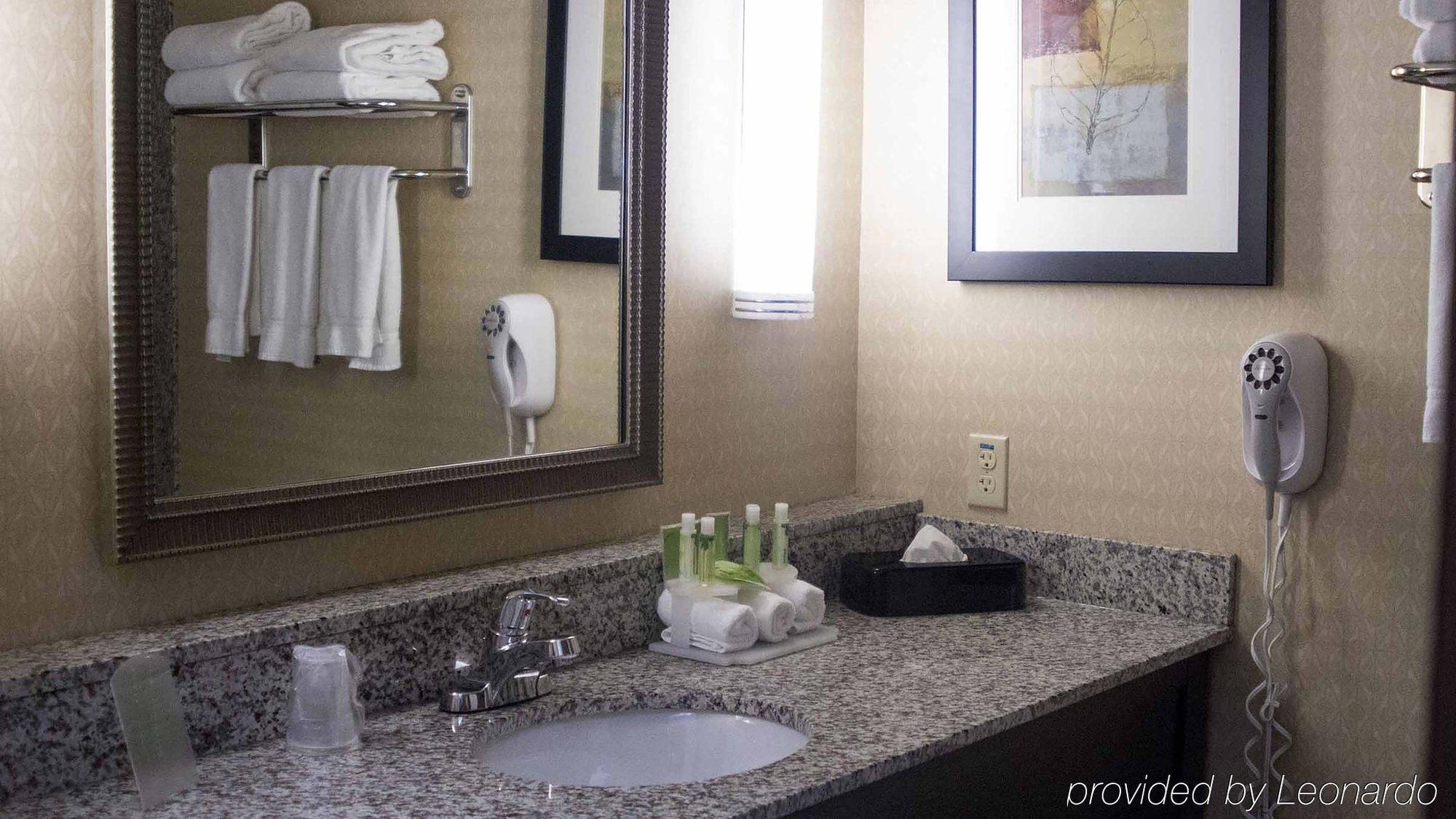Holiday Inn Express & Suites Detroit - Novi By Ihg Exterior foto